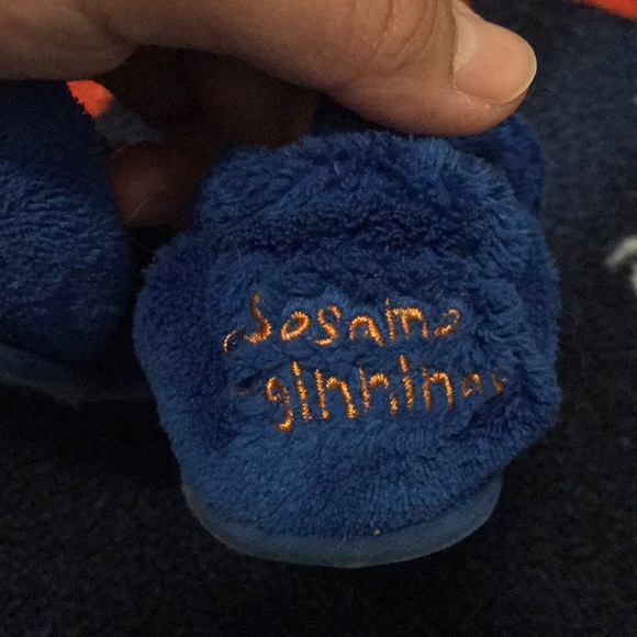 Sesame Street Cookie Monster house shoes (unisex) - Picture 3 of 5